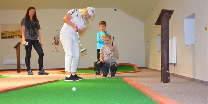 Zábavný adventure minigolf pod střechou: 60 min. hry pro malé i velké