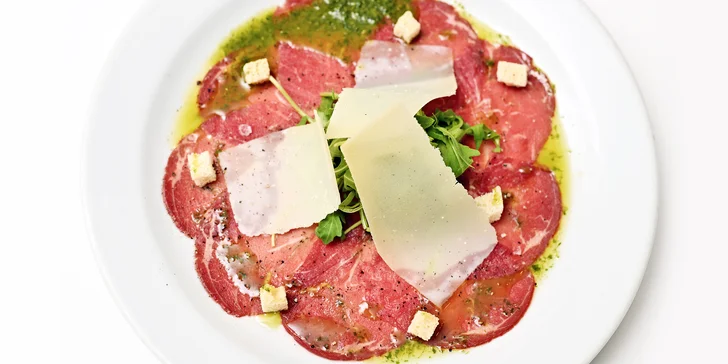 Menu pro dva U Tří Pštrosů: telecí líčka či steak z tuňáka, předkrm i dezert