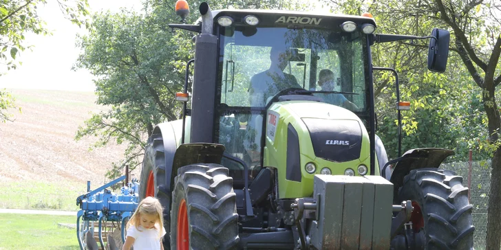 45 nebo 75 min. jízdy na traktoru Claas Arion 420 v reálných situacích na poli pro 1 osobu