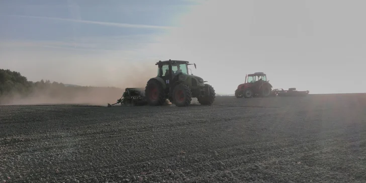 45 nebo 75 min. jízdy na traktoru Claas Arion 420 v reálných situacích na poli pro 1 osobu