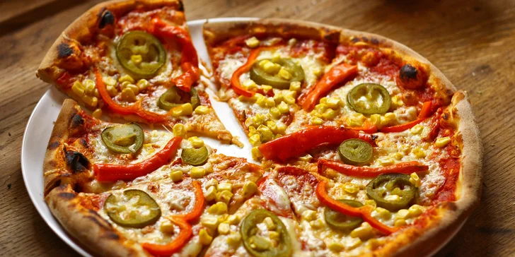 Dobré jídlo i relax: 2 pizzy a vstup pro dva do cedrového fytosudu
