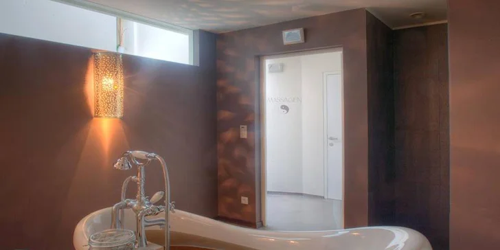 Zalyžujte si v tyrolských Alpách: hotel kousek od střediska, polopenze i neomezený wellness