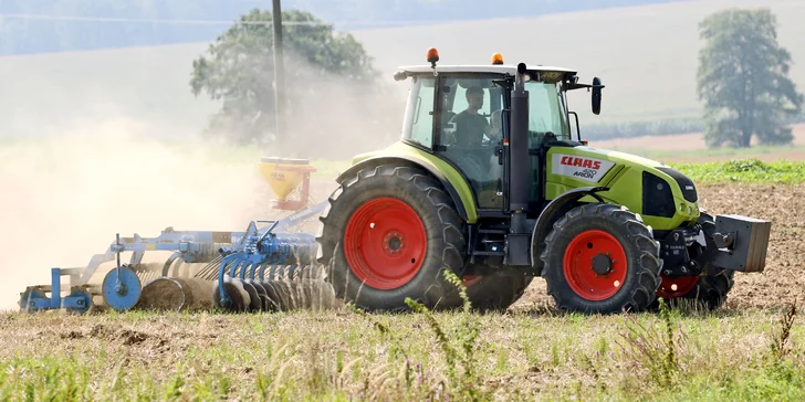 45 nebo 75 min. jízdy na traktoru Claas Arion 420 v reálných situacích na poli pro 1 osobu