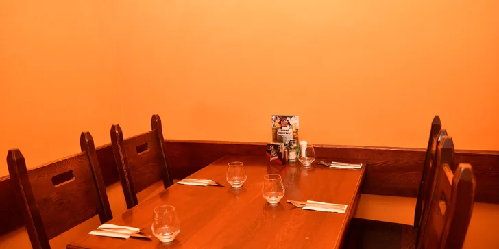 Pizza dle výběru z 12 druhů: šunková, sýrová, kuřecí, olivová i špenátová