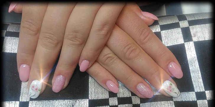 Kompletní péče o nehty dle vašeho výběru: gel, polygel, gel-lak i pánská manikúra