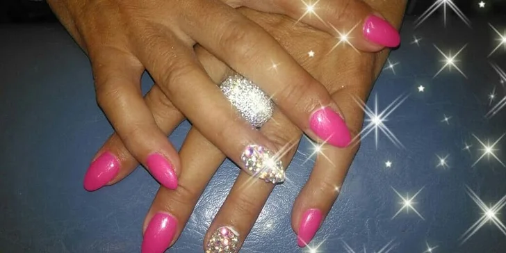 Kompletní péče o nehty dle vašeho výběru: gel, polygel, gel-lak i pánská manikúra