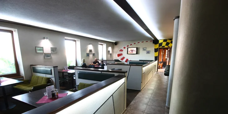 Burger s hovězím, slaninou, sázeným vejcem a steakové hranolky pro 1 nebo 2 osoby