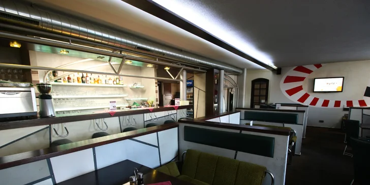 Burger s hovězím, slaninou, sázeným vejcem a steakové hranolky pro 1 nebo 2 osoby