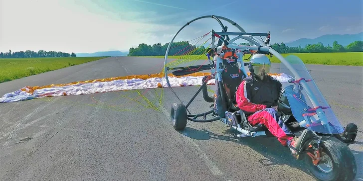 Skúsený pilot vás bezpečne vynesie nad panorámy Tatier a hladinu Liptovskej Mary.