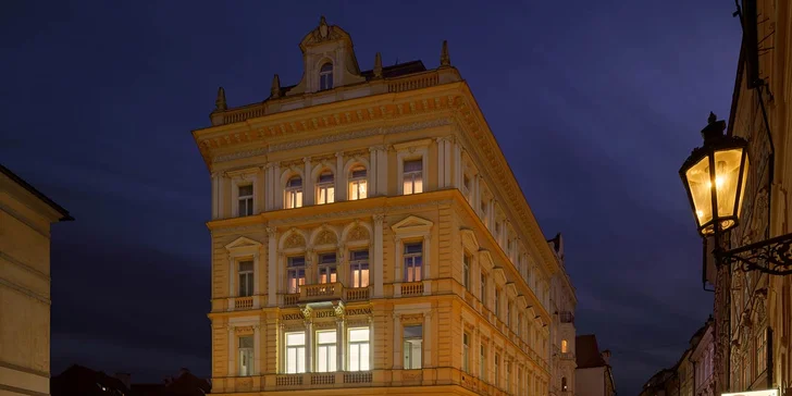 Večernú magickú atmosféru podčiarkne aj fľaša prosecca, ktorá na vás čaká na izbe.