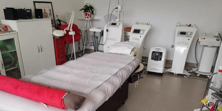 Raindrop masáž s oxygenoterapií na vyhřátém masážním lůžku