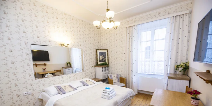 3-6 dní v centru Českého Krumlova: privátní wellness a snídaně s donáškou