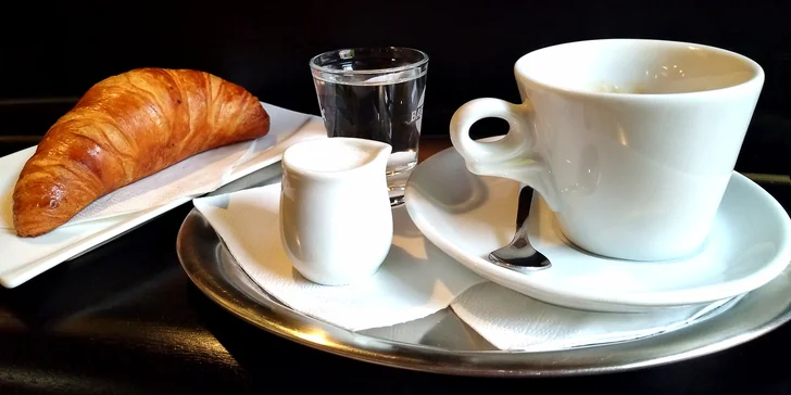 Podzimní posezení: káva dle výběru, domácí limonáda, bagetka i croissant
