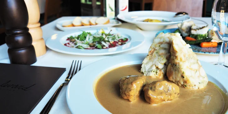 5chodové menu pro 1 nebo 2 osoby: carpaccio z hovězí svíčkové, vývar, telecí líčka, candát i sachr