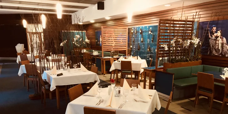5chodové menu pro 1 nebo 2 osoby: carpaccio z hovězí svíčkové, vývar, telecí líčka, candát i sachr