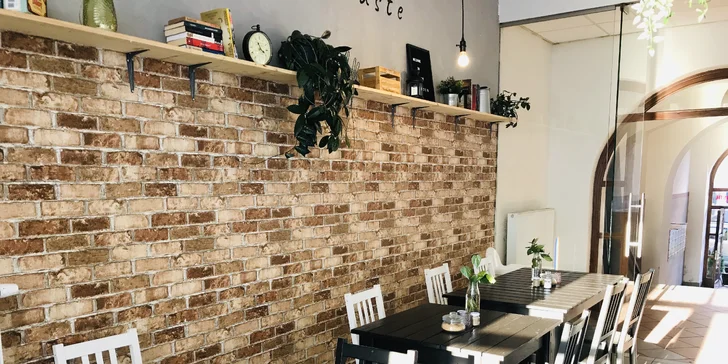 Valentýnské menu v moderní restauraci: losos, žampionový krém, kachní prso i dezert