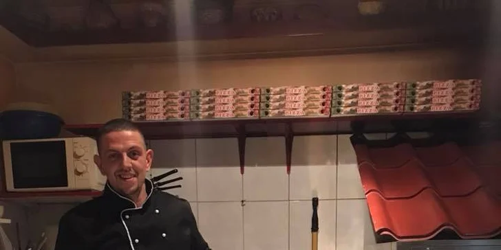 Pizza z pizzerie Da Adriano dle výběru z 15 druhů pro 2 nebo 4 osoby i Margherita