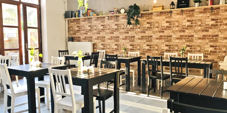 Valentýnské menu v moderní restauraci: losos, žampionový krém, kachní prso i dezert