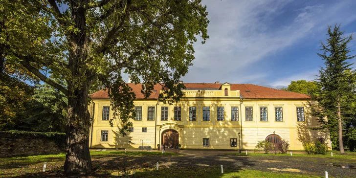 Zámecký pobyt v Chateau Hostačov: romantická večeře i bylinná koupel