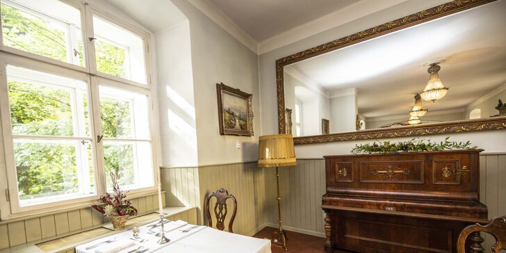 Zámecký pobyt v Chateau Hostačov: romantická večeře i bylinná koupel