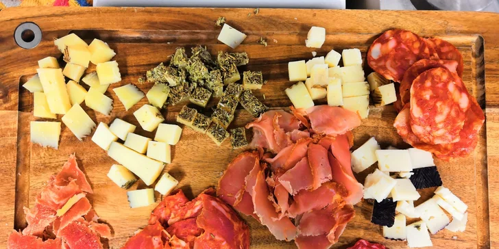 Španělské víno dle výběru a tapas pro jednu i více osob