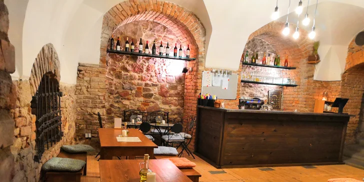 Španělské víno dle výběru a tapas pro jednu i více osob