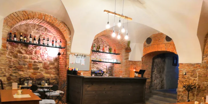 Španělské víno dle výběru a tapas pro jednu i více osob