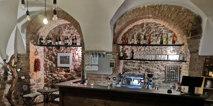 Španělské víno dle výběru a tapas pro jednu i více osob