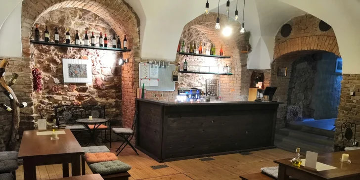Španělské víno dle výběru a tapas pro jednu i více osob