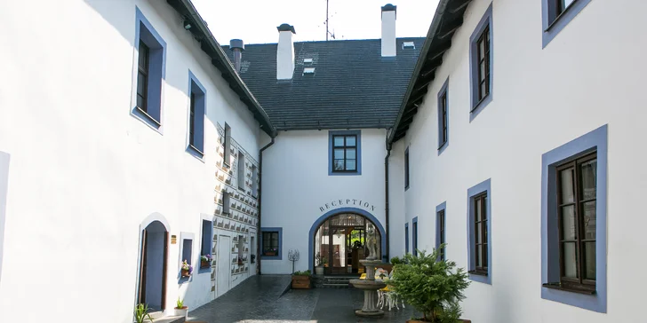 U hotelu zaparkujete zdarma na uzavřeném parkovišti. 