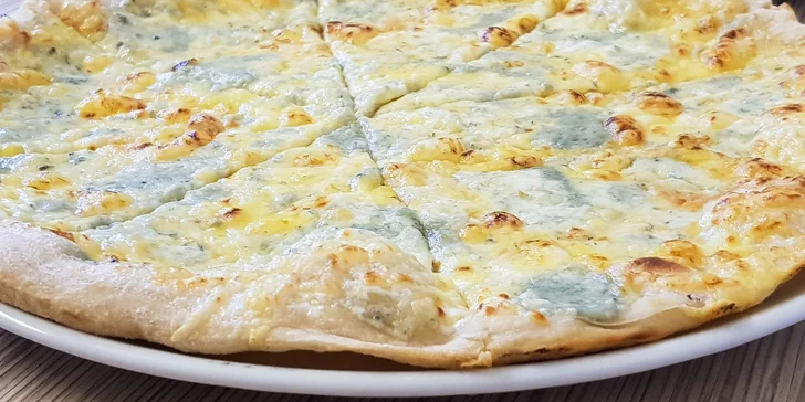 2 pizzy v Rambo pizza Havířov: výběr z několika druhů