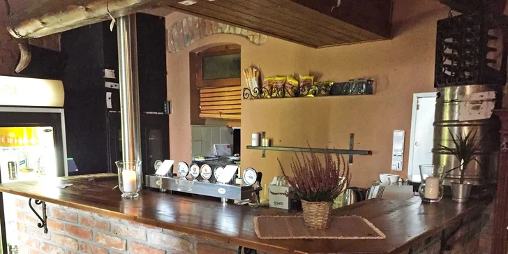 Pořádná hostina pro partu přátel: 1,6 kg vepřového a kuřecího masa, hranolky