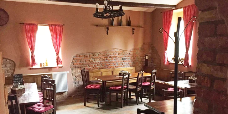 Pořádná hostina pro partu přátel: 1,6 kg vepřového a kuřecího masa, hranolky