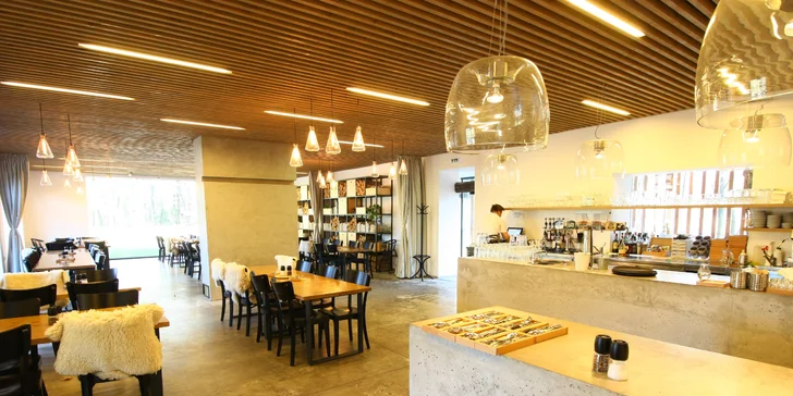 4chodové menu v krásné restauraci: telecí medailonky či steak flambovaný před vašimi zraky