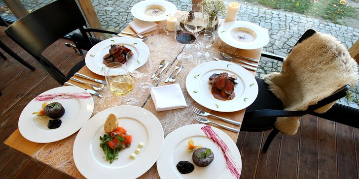 4chodové menu v krásné restauraci: telecí medailonky či steak flambovaný před vašimi zraky