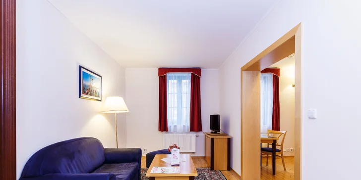 Odpočinek blízko Vřídelní kolonády: 3* hotel se snídaní a třeba i pivní koupelí