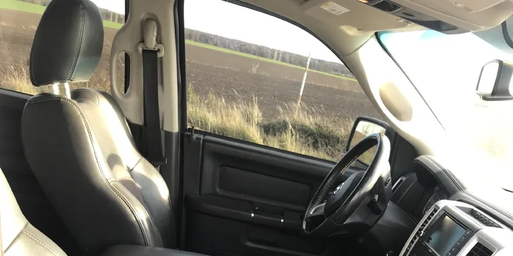 Adrenalin v monstru: spolujízda, řízení i zapůjčení Dodge RAM 1500