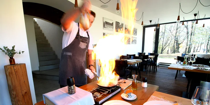 4chodové menu v krásné restauraci: telecí medailonky či steak flambovaný před vašimi zraky