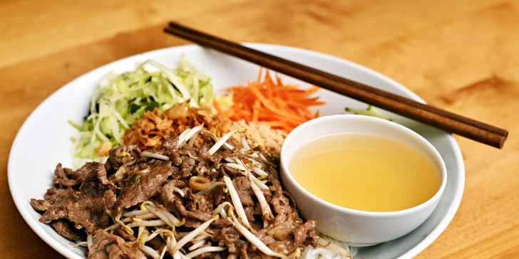 Asijské menu na Andělu: závitky, bún bò nam bộ nebo phở Tonkin i mix předkrmů