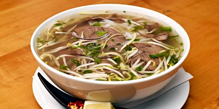 Asijské menu na Andělu: závitky, bún bò nam bộ nebo phở Tonkin i mix předkrmů