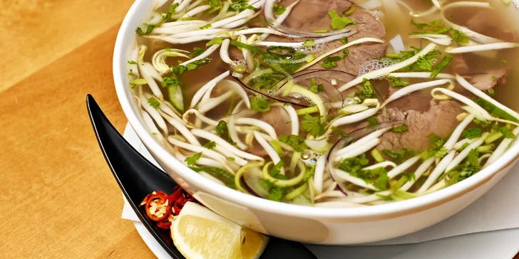Asijské menu na Andělu: závitky, bún bò nam bộ nebo phở Tonkin i mix předkrmů
