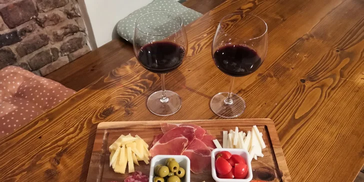 Španělské víno dle výběru a tapas pro jednu i více osob