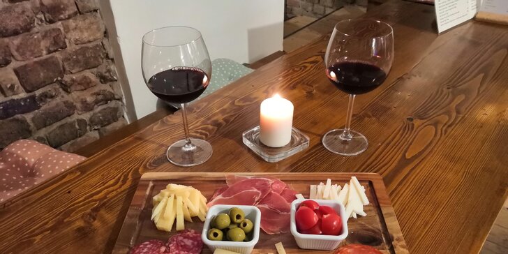 Španělské víno dle výběru a tapas pro jednu i více osob