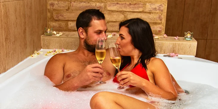Užijte si pořádný relax: 110 minut ve wellness se saunou a vířivkou pro 2 osoby