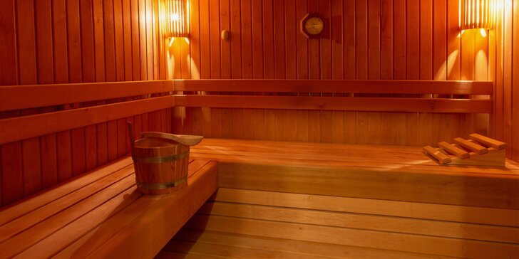 Užijte si pořádný relax: 110 minut wellness se saunou a vířivkou pro 2 osoby