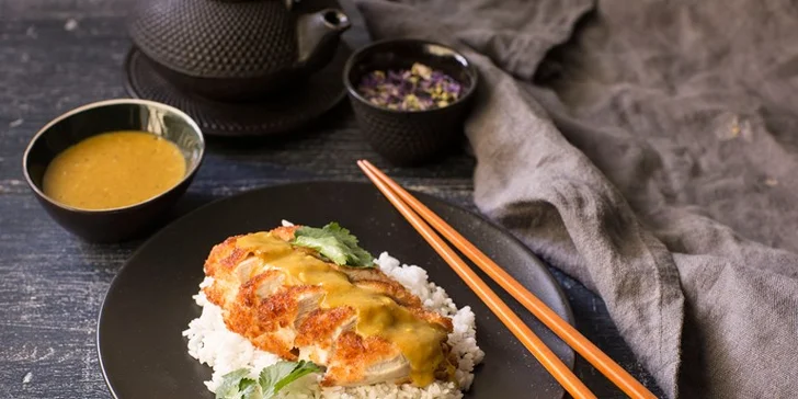 Japonské dvouchodové menu pro 1 či 2 osoby: gyoza taštičky a hlavní chod podle výběru