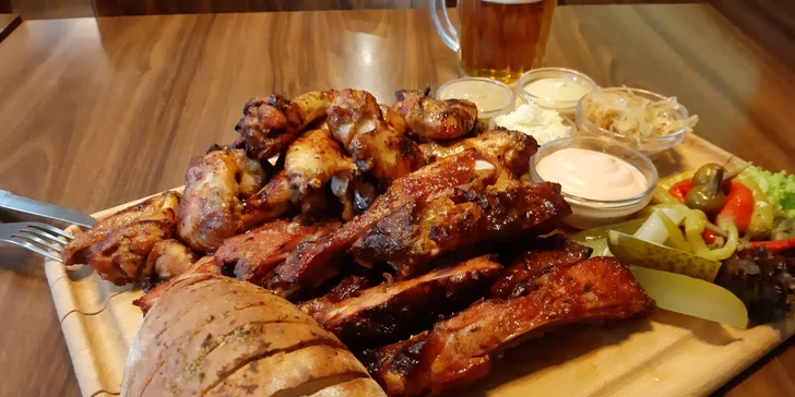 Pořádná nálož vepřových žebírek a kuřecích křidýlek v medové chilli marinádě