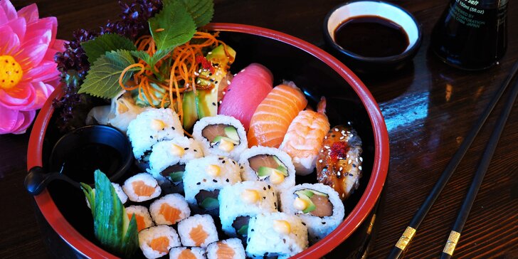Set 21 kousků sushi: s avokádem, tuňákem i sýrem