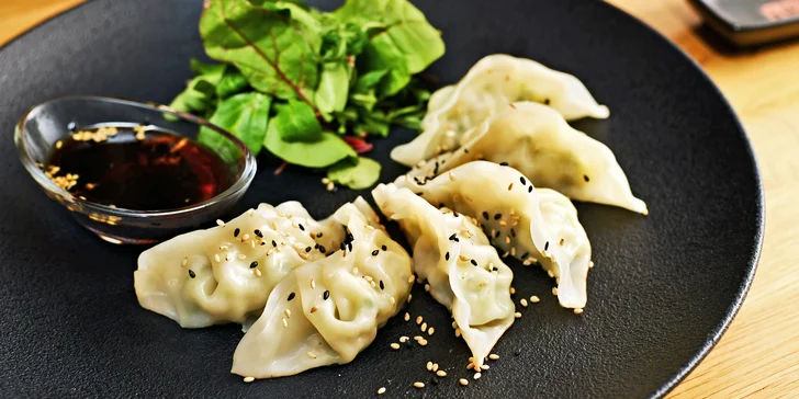 Japonské dvouchodové menu pro 1 či 2 osoby: gyoza taštičky a hlavní chod podle výběru