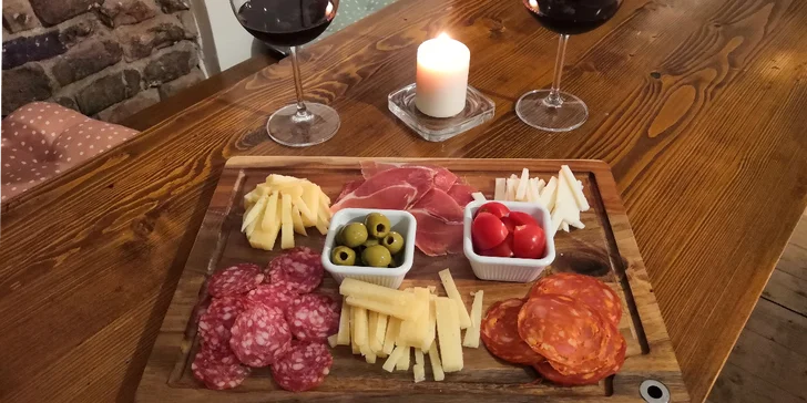 Španělské víno dle výběru a tapas pro jednu i více osob